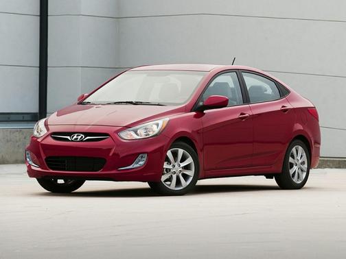Ultra Black 2013 Hyundai Accent GLS