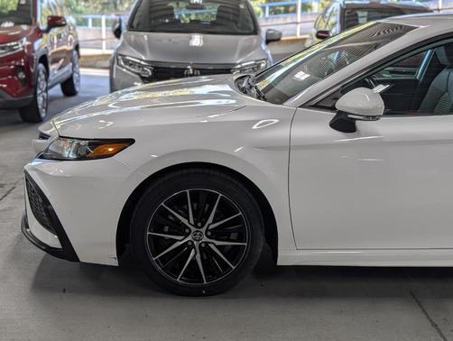 2023 Toyota Camry Hybrid SE