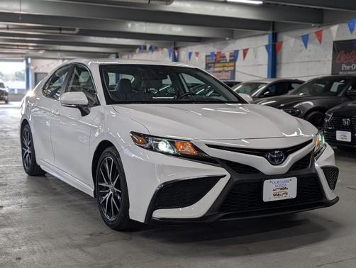 2023 Toyota Camry Hybrid SE