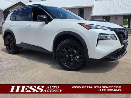 Pearl White Tricoat/Super Black 2023 Nissan Rogue SV