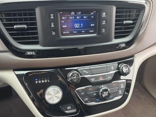 2017 Chrysler Pacifica LX