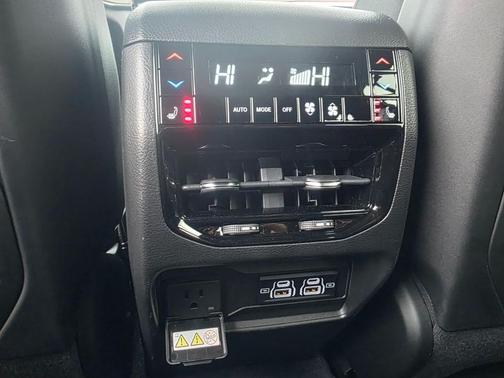 2022 Jeep Grand Cherokee Summit