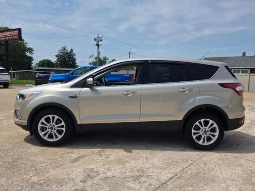 Sand 2017 Ford Escape SE