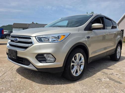 Sand 2017 Ford Escape SE