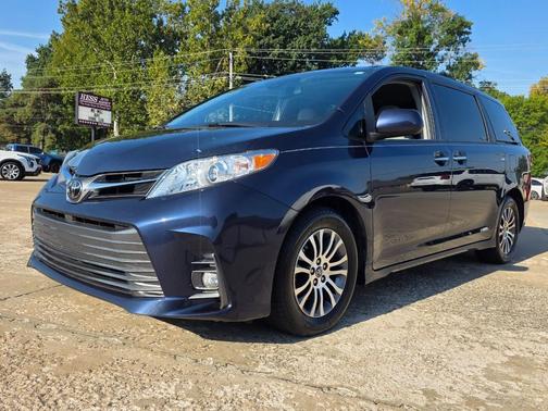 2018 Toyota Sienna XLE