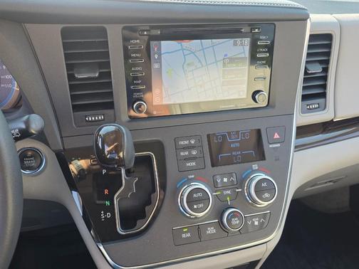 2018 Toyota Sienna XLE