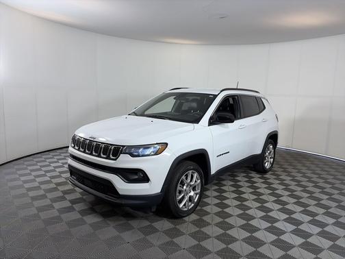 Bright White Clearcoat 2023 Jeep Compass Latitude Lux