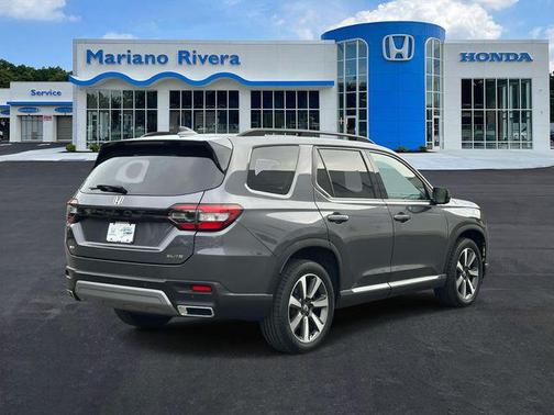 Modern Steel Metallic 2023 Honda Pilot AWD Elite