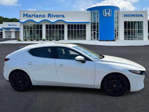 Snowflake White Pearl Mica 2022 Mazda Mazda3 AWD w/Premium Package