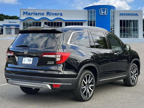 2022 Honda Pilot Touring 8-Passenger