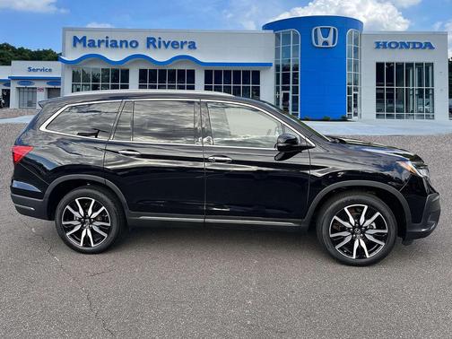 2022 Honda Pilot Touring 8-Passenger