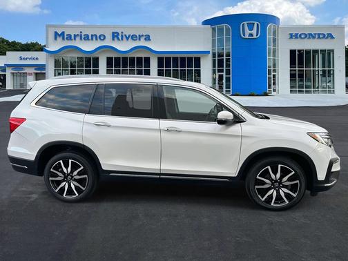 2022 Honda Pilot Touring 8-Passenger