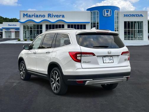 2022 Honda Pilot Touring 8-Passenger