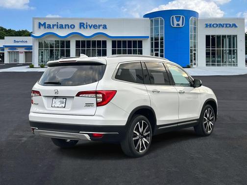 2022 Honda Pilot Touring 8-Passenger