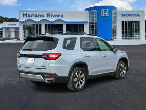 Sonic Gray Pearl 2023 Honda Pilot Touring 8-Passenger