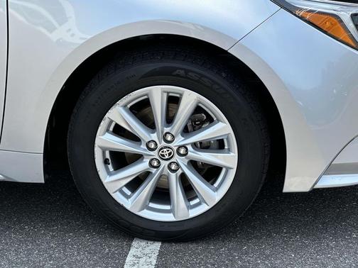 2024 Toyota Corolla Hybrid LE