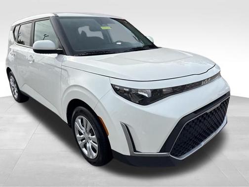 Snow White Pearl 2023 Kia Soul LX