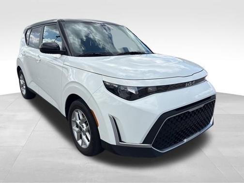Clear White 2024 Kia Soul S