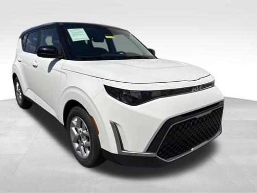 Clear White 2024 Kia Soul S