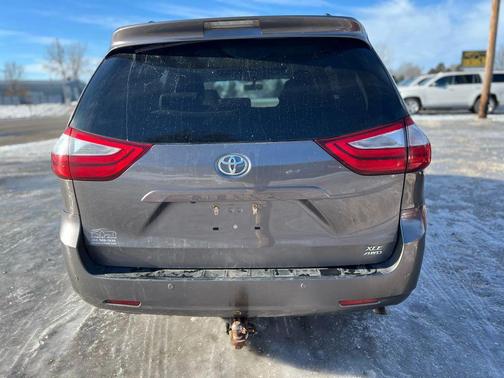 2017 Toyota Sienna XLE