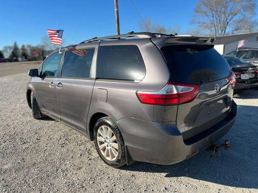 2017 Toyota Sienna XLE