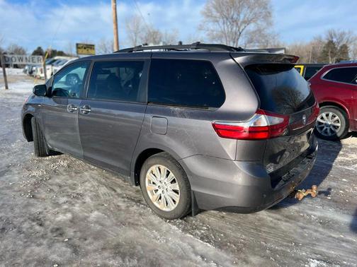 2017 Toyota Sienna XLE