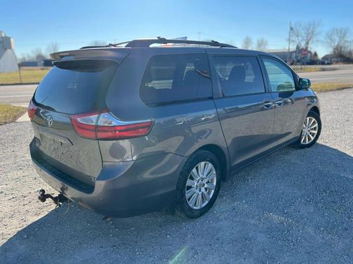 2017 Toyota Sienna XLE