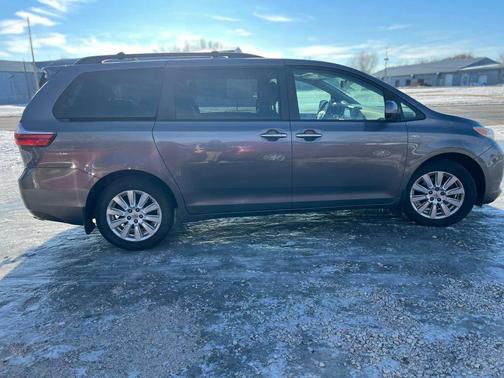 2017 Toyota Sienna XLE