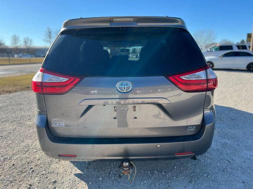 2017 Toyota Sienna XLE