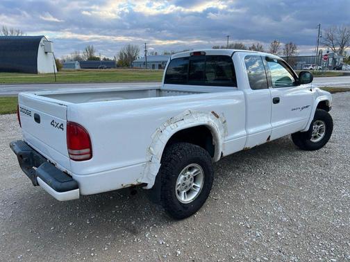 2000 Dodge Dakota Base