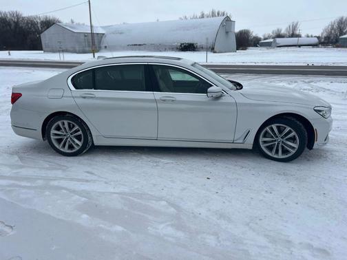 2016 BMW 750 i xDrive