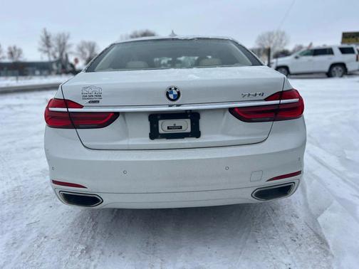 2016 BMW 750 i xDrive