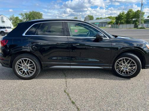Mythos Black Metallic 2020 Audi Q3 45 S line Premium
