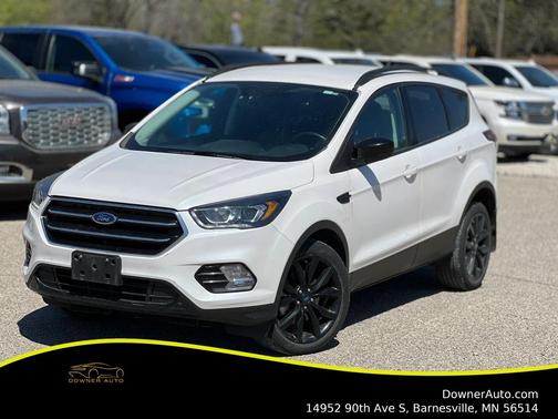 White 2017 Ford Escape SE