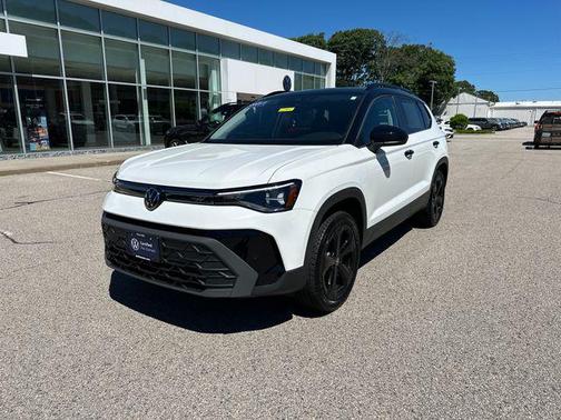 Pure White w/Deep Black Roof 2025 Volkswagen Taos 1.5T SE Black