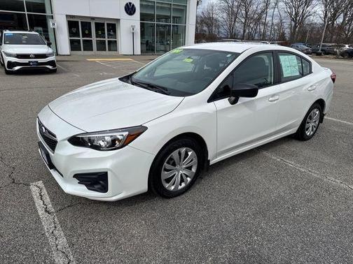 Crystal White Pearl 2018 Subaru Impreza 2.0i