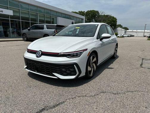 Opal White Pearl 2025 Volkswagen Golf GTI 2.0T S DSG