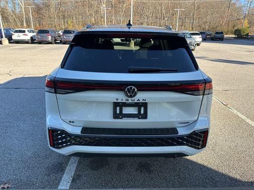 2025 Volkswagen Tiguan 2.0T SE R-Line Black 4MOTION