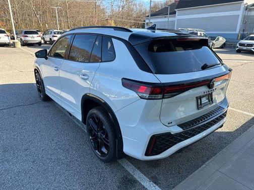 2025 Volkswagen Tiguan 2.0T SE R-Line Black 4MOTION