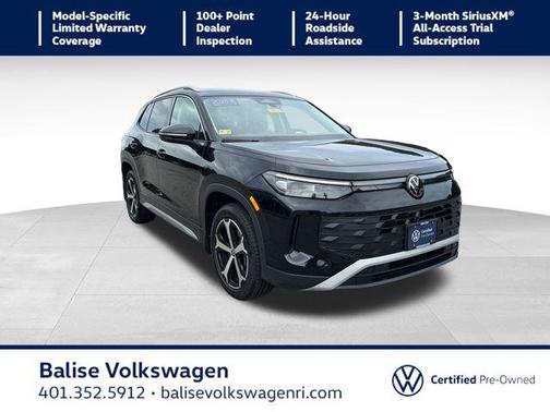 Deep Black Pearl 2025 Volkswagen Tiguan 2.0T SE 4MOTION