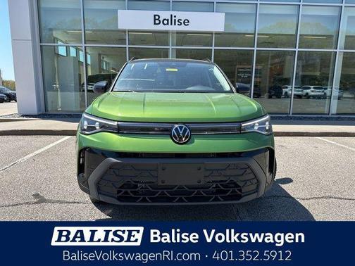 Bright Moss Green/Blk Rf 2026 Volkswagen Taos SE Black