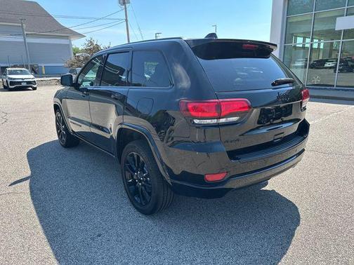 Diamond Black Crystal Pearlcoat 2018 Jeep Grand Cherokee Altitude