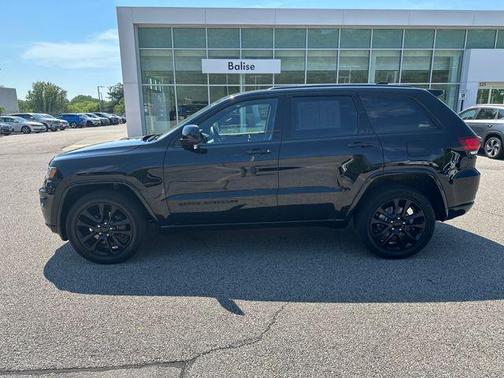 Diamond Black Crystal Pearlcoat 2018 Jeep Grand Cherokee Altitude
