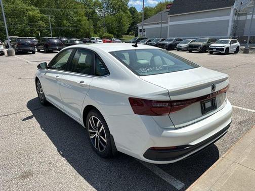 Opal White Pearl 2026 Volkswagen Jetta 1.4T SE
