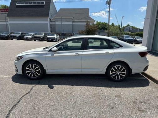 Opal White Pearl 2026 Volkswagen Jetta 1.4T SE