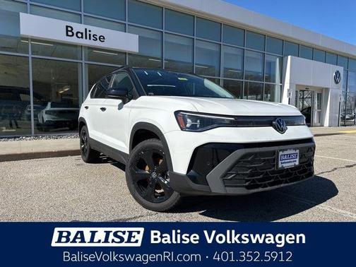 Pure White w/Deep Blk Rf 2026 Volkswagen Taos SE Black