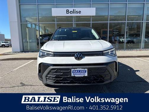 Pure White w/Deep Blk Rf 2026 Volkswagen Taos SE Black