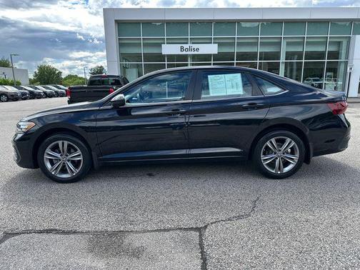 Deep Black Pearl 2023 Volkswagen Jetta 1.5T SE