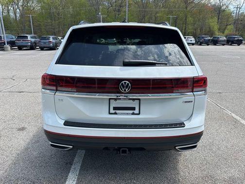 Opal White Pearl 2026 Volkswagen Atlas 2.0T SE w/Technology 4MOTION