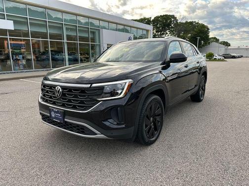 Deep Black Pearl 2024 Volkswagen Atlas Cross Sport 2.0T SE w/Technology 4MOTION